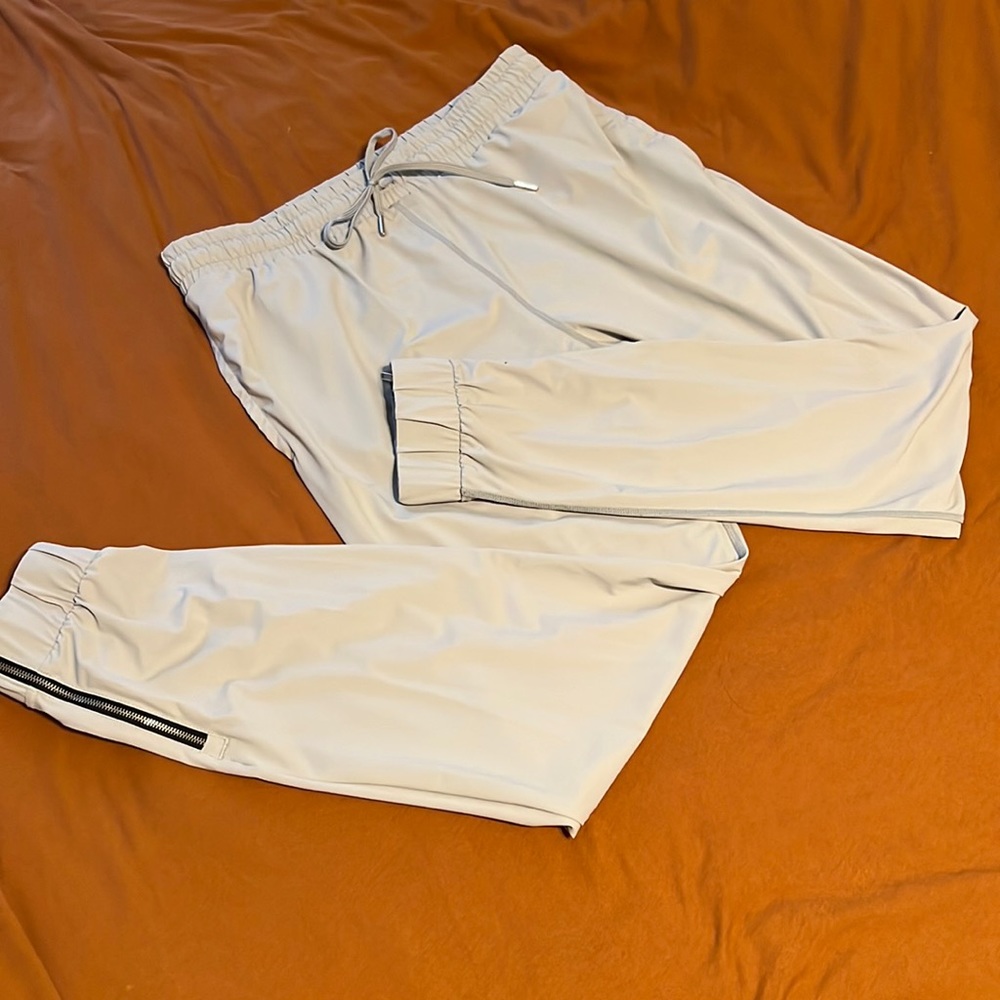 Grey Zyia Active Everywhere Zippered Joggers Size XL - GUC